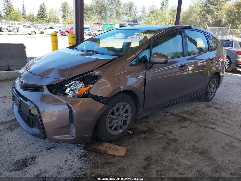 Toyota Prius V - фото 2