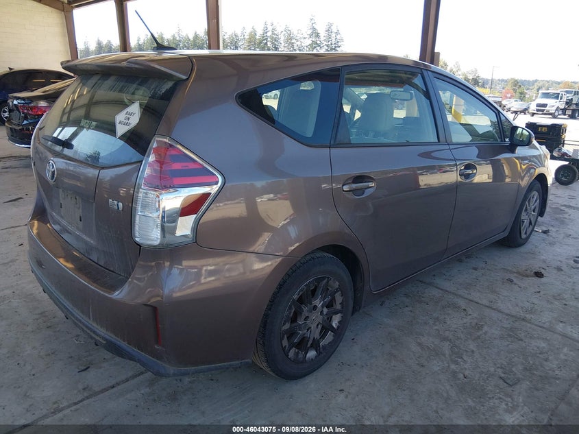 Toyota Prius V - фото 4