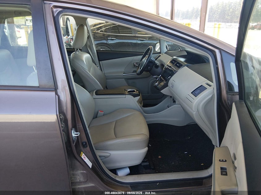 Toyota Prius V - фото 5