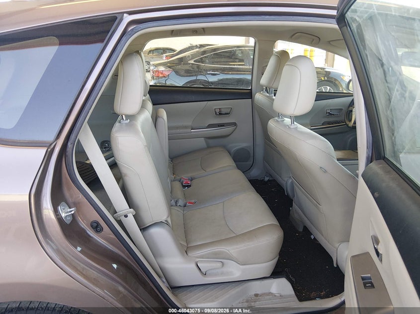 Toyota Prius V - фото 8