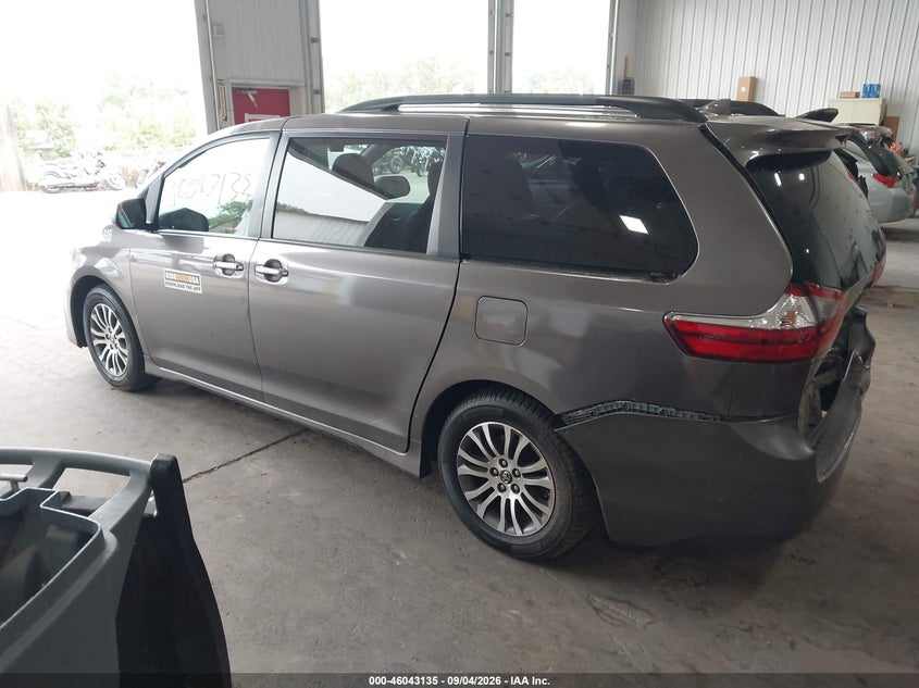 TOYOTA SIENNA - zdjęcie 3