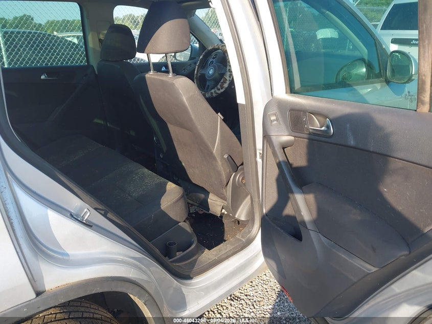 2012 VOLKSWAGEN TIGUAN auction photo 8