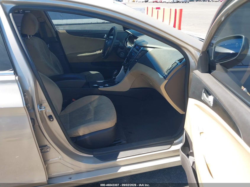 2012 HYUNDAI SONATA SEDAN 2.4L I-4 DI, DOHC, VVT, REGULAR , 190HP