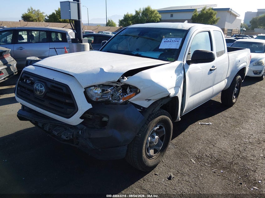 2019 Toyota Tacoma Sr, Left Front, IAAI, VIN 5TFRX5GN2KX142782 — photo 2