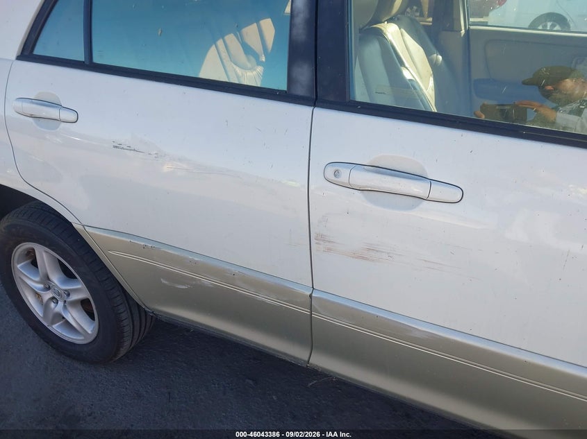 1999 LEXUS RX 300 auction photo 6