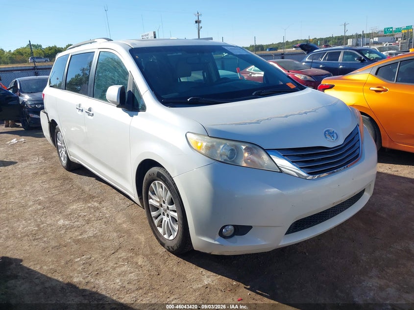 TOYOTA SIENNA - zdjęcie 1