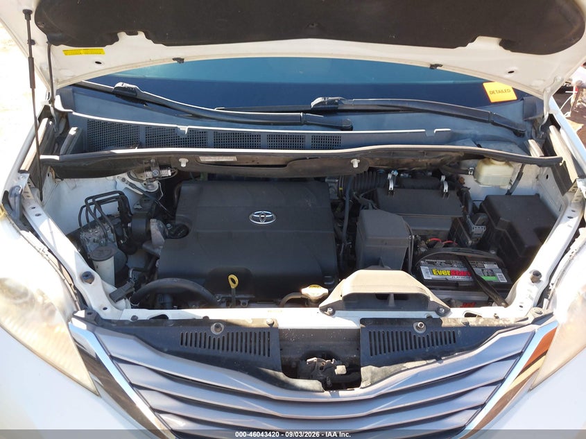 TOYOTA SIENNA - zdjęcie 10
