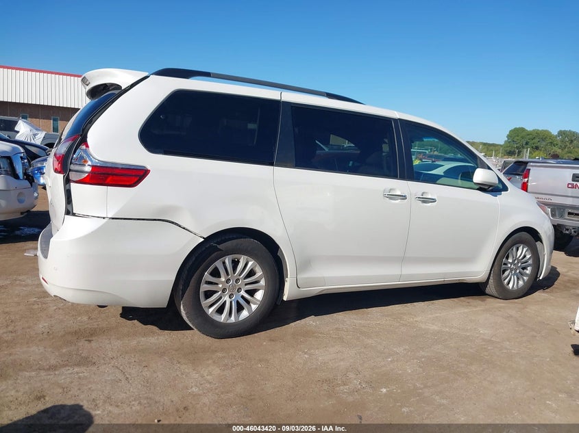 TOYOTA SIENNA - zdjęcie 14