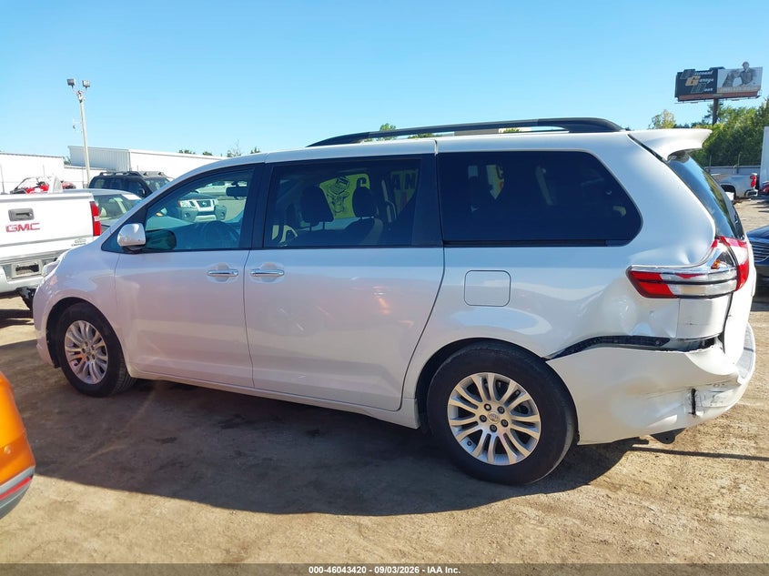 TOYOTA SIENNA - zdjęcie 15