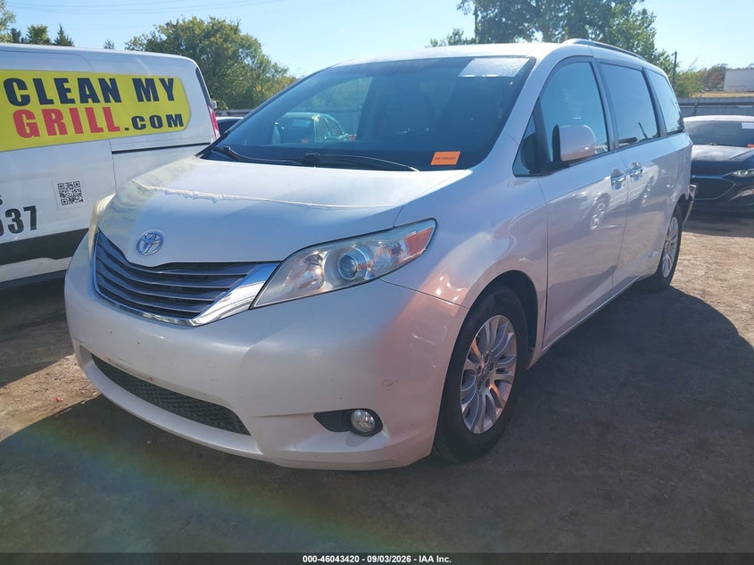TOYOTA SIENNA - zdjęcie 2