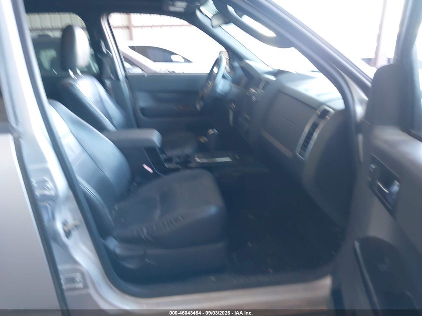 2011 FORD ESCAPE auction photo 5