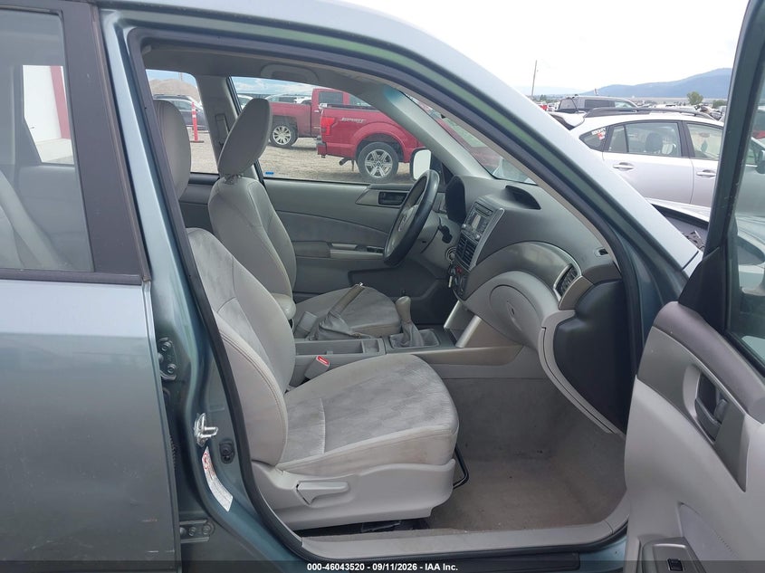 2010 SUBARU FORESTER auction photo 5