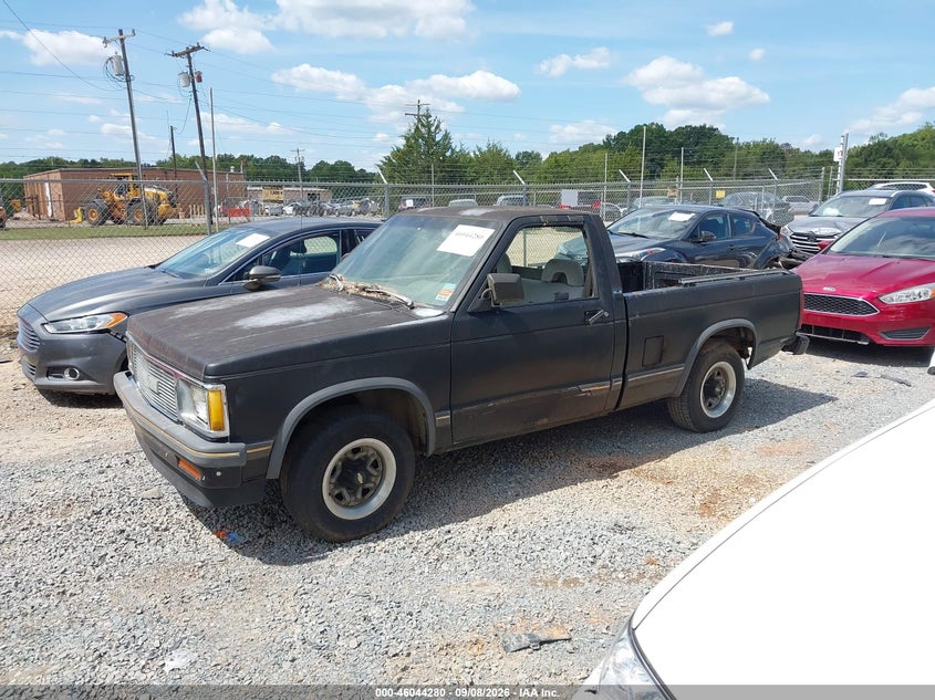 1993 GMC Sonoma, Normal Wear & Tear, IAAI, VIN 1GTCS14R3P8520422 — photo 2