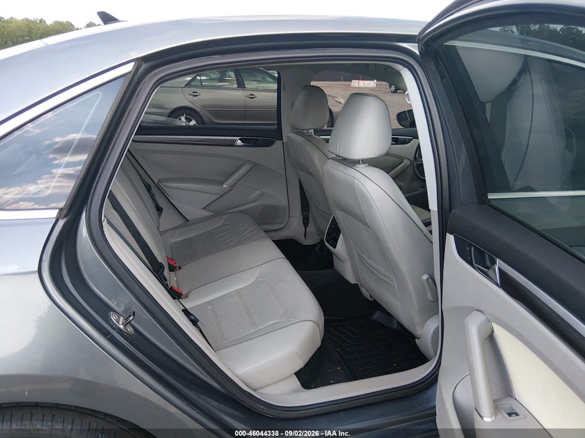 2017 VOLKSWAGEN PASSAT auction photo 8