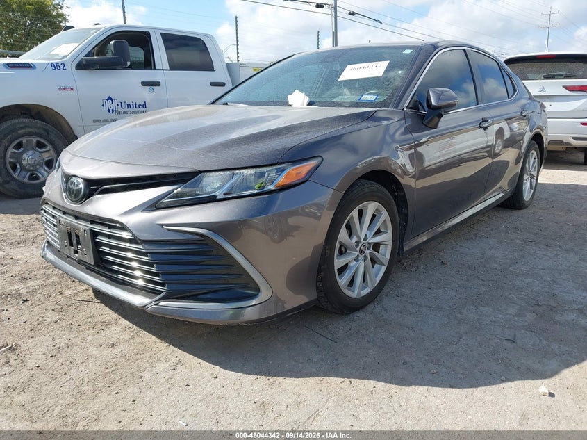 2022 Toyota Camry, Flood, IAAI, VIN 4T1C11AK9NU686177 — photo 2