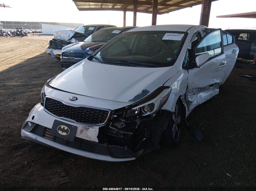 2018 Kia Forte, Left & Right Side, IAAI, VIN 3KPFL4A70JE173045 — photo 2