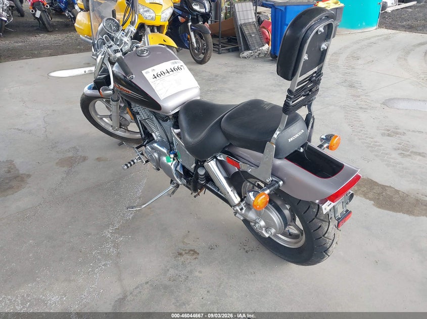 2000 HONDA VT1100 auction photo 3