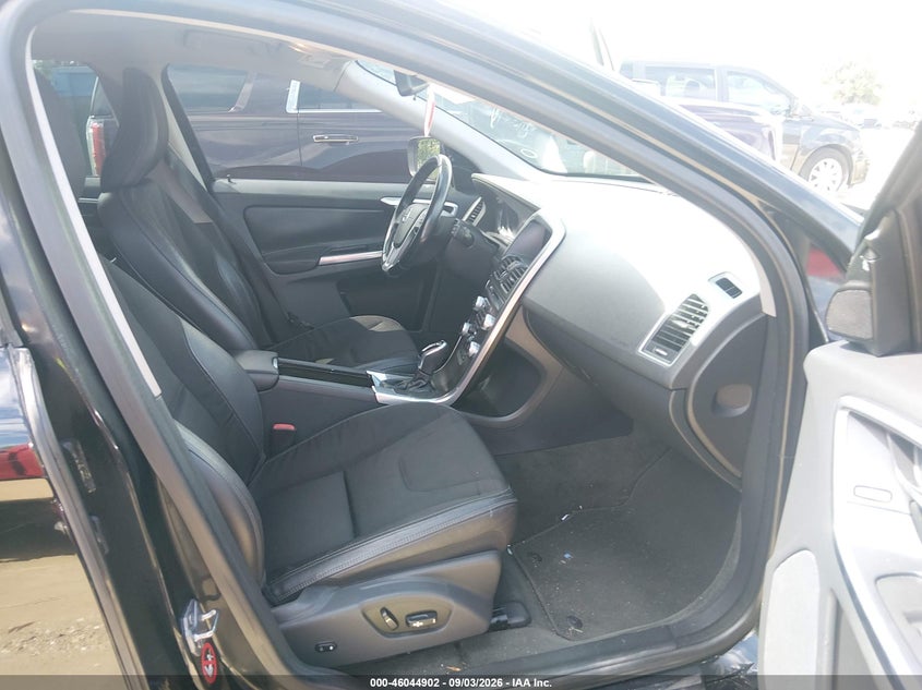 2015 VOLVO XC60 auction photo 5