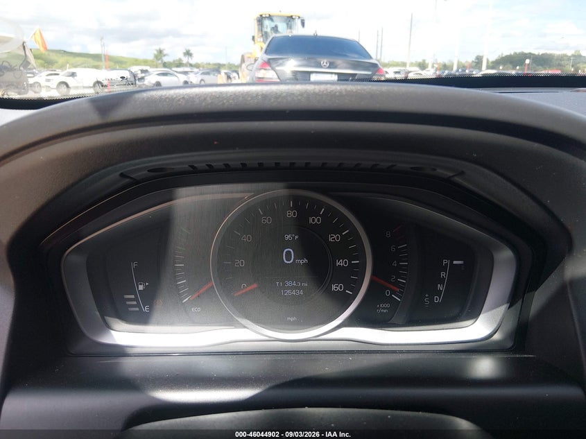 2015 VOLVO XC60 auction photo 7
