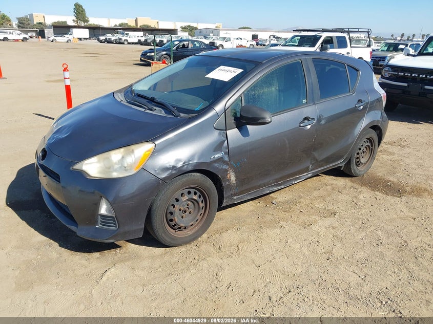 2014 TOYOTA PRIUS C auction photo 2