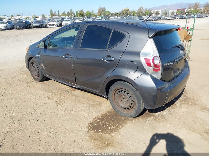 2014 TOYOTA PRIUS C auction photo 3