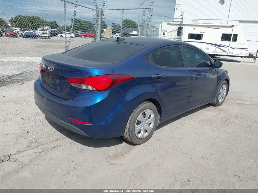 2016 HYUNDAI ELANTRA auction photo 4