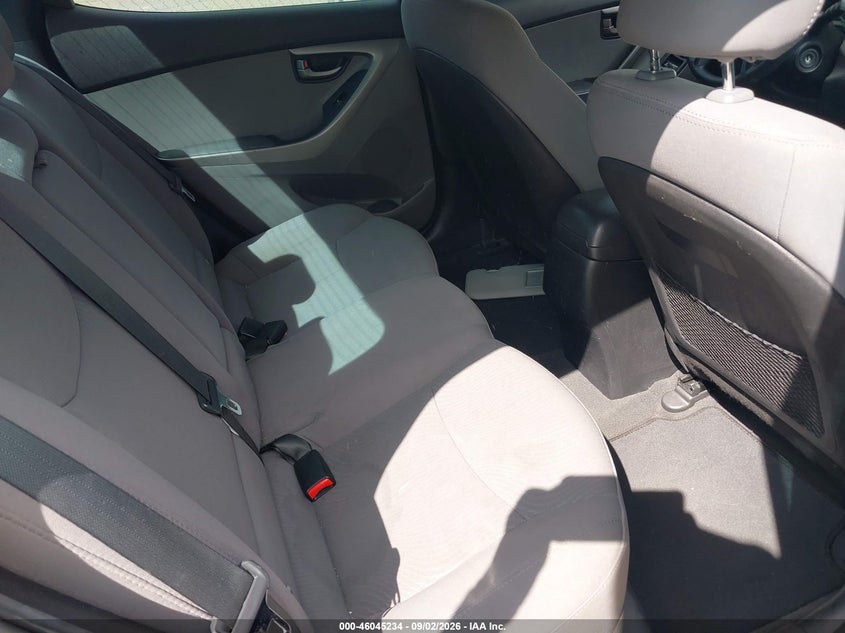 2016 HYUNDAI ELANTRA auction photo 8