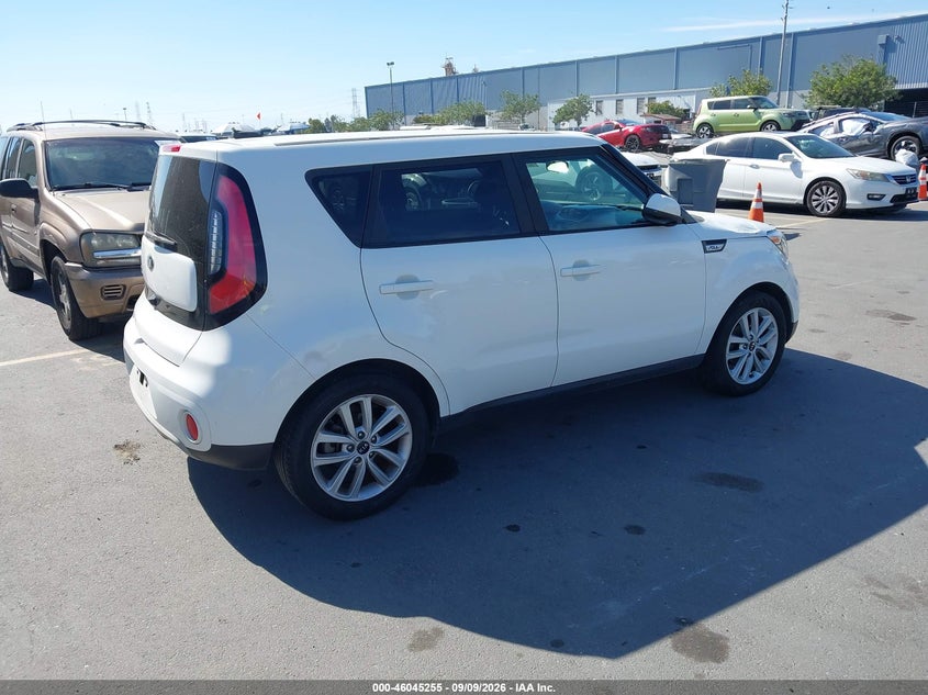 2019 KIA SOUL auction photo 4