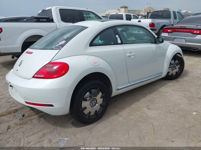 2014 VOLKSWAGEN BEETLE 2.0L TDI · Фото 4