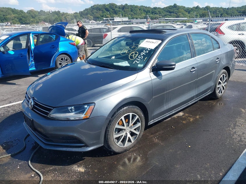 2017 VOLKSWAGEN JETTA auction photo 2
