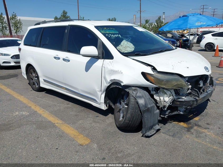 2015 Toyota Sienna Se 8 Passenger