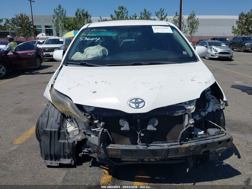 TOYOTA SIENNA - zdjęcie 13