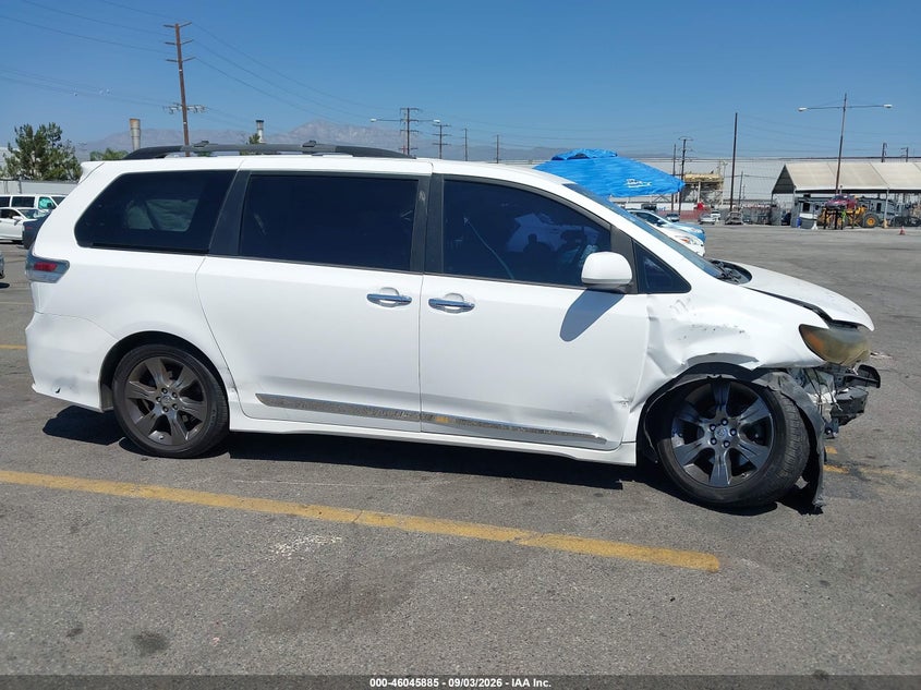 TOYOTA SIENNA - zdjęcie 14