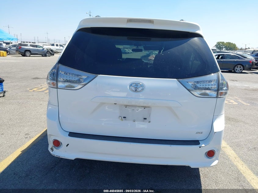 TOYOTA SIENNA - zdjęcie 17