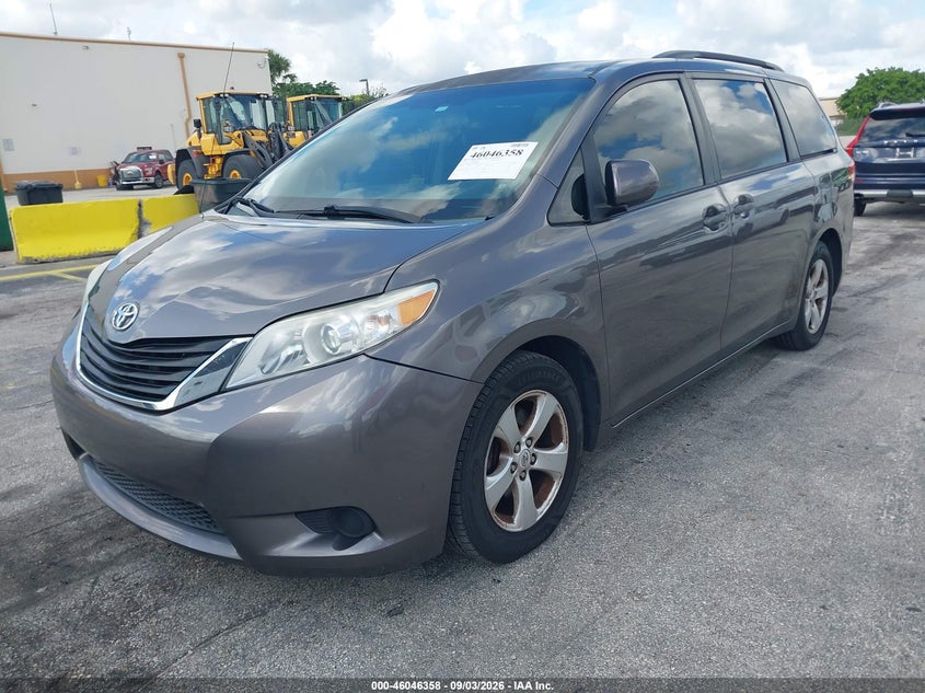 2012 TOYOTA SIENNA auction photo 2