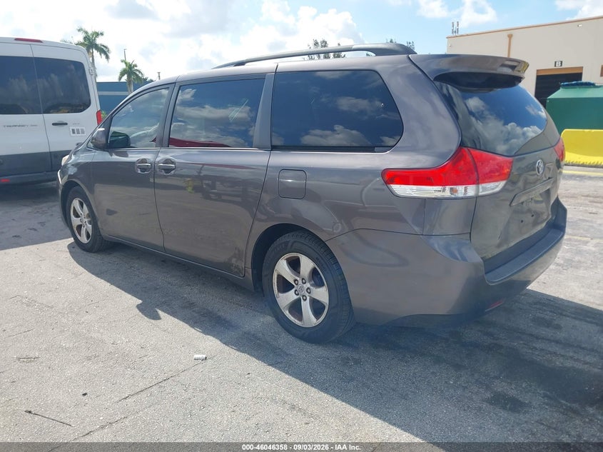 2012 TOYOTA SIENNA auction photo 3
