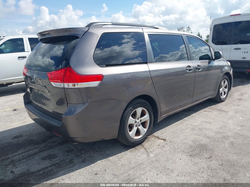 2012 TOYOTA SIENNA auction photo 4