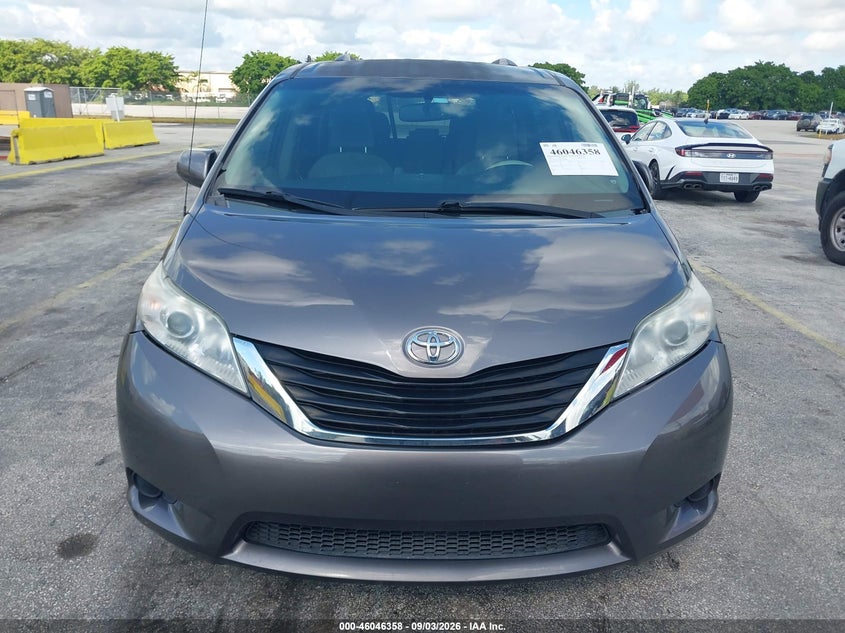2012 TOYOTA SIENNA auction photo 6