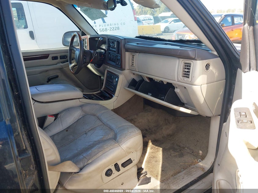 2002 CADILLAC ESCALADE auction photo 5