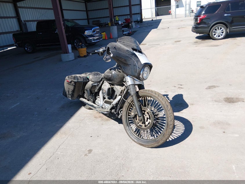 HARLEY-DAVIDSON FLHTCUL 2015