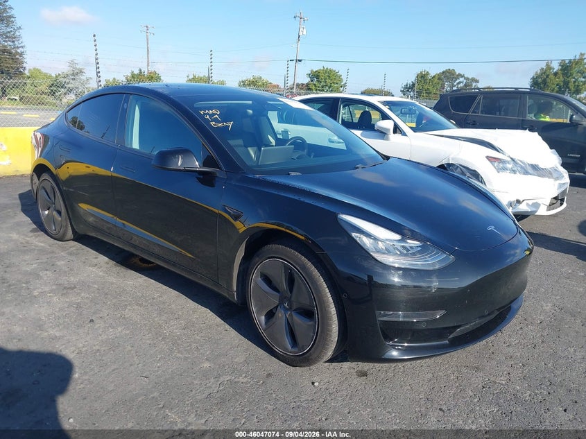 TESLA MODEL 3 - zdjęcie 1