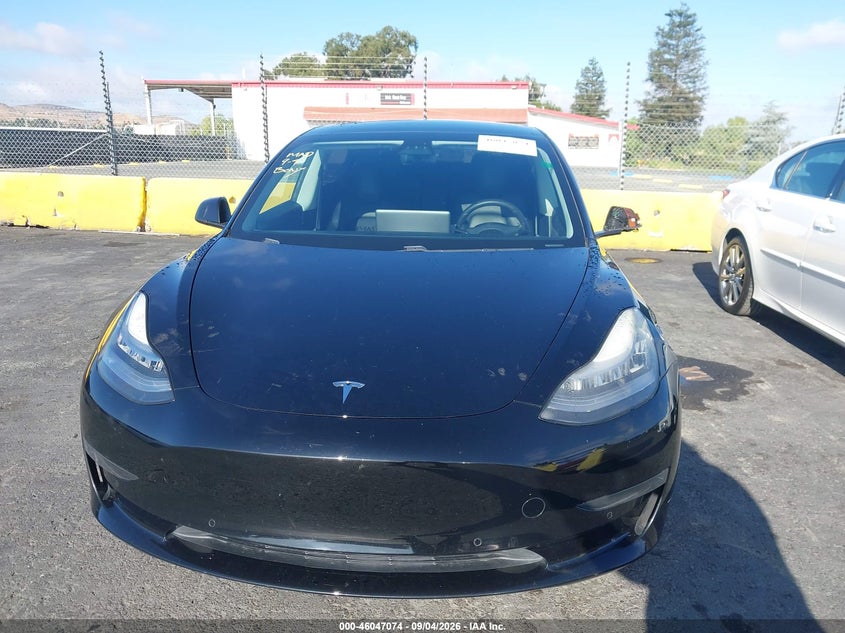 TESLA MODEL 3 - zdjęcie 12