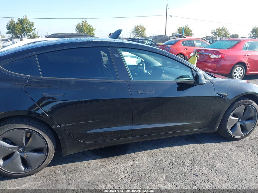 TESLA MODEL 3 - zdjęcie 13
