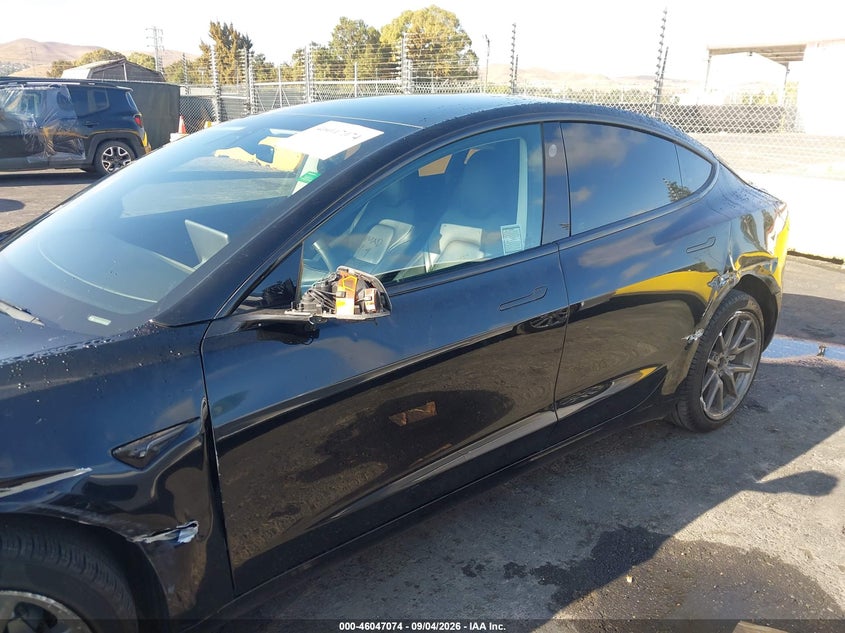 TESLA MODEL 3 - zdjęcie 14