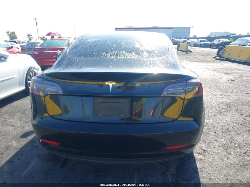 TESLA MODEL 3 - zdjęcie 16