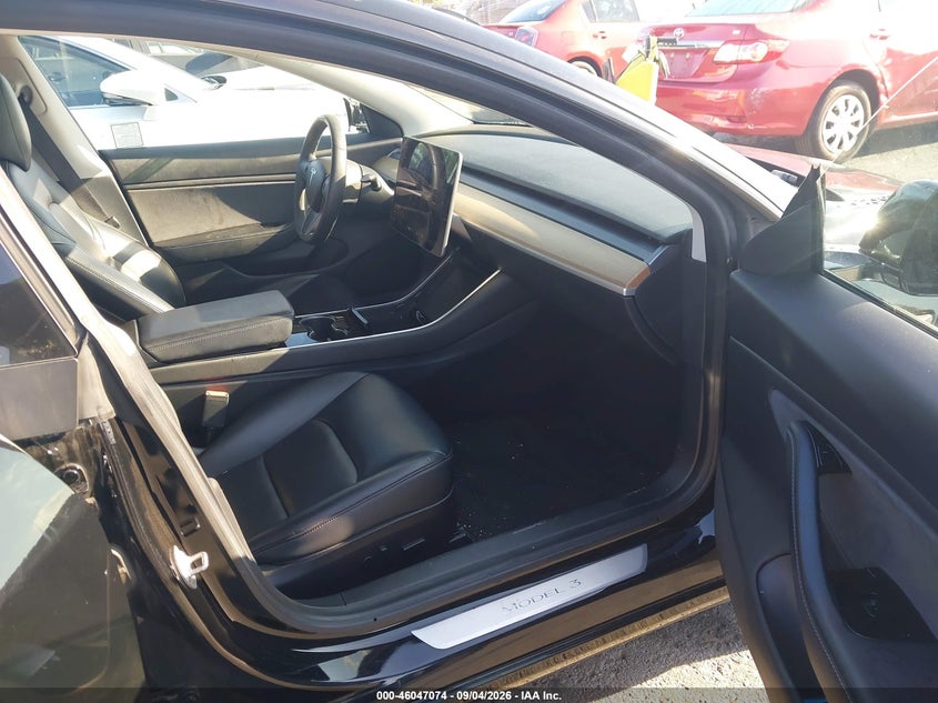 TESLA MODEL 3 - zdjęcie 5