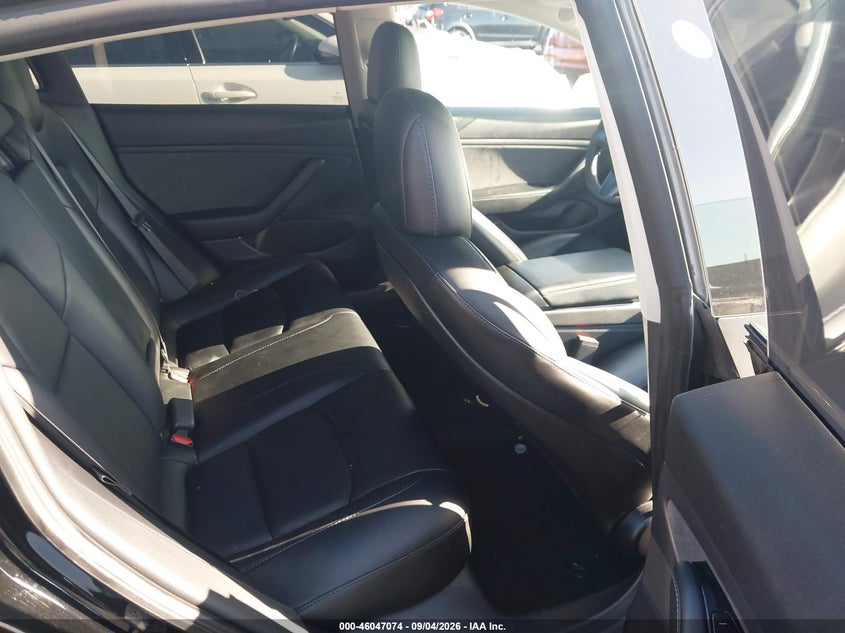 TESLA MODEL 3 - zdjęcie 8