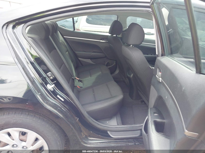 2019 HYUNDAI ELANTRA auction photo 8