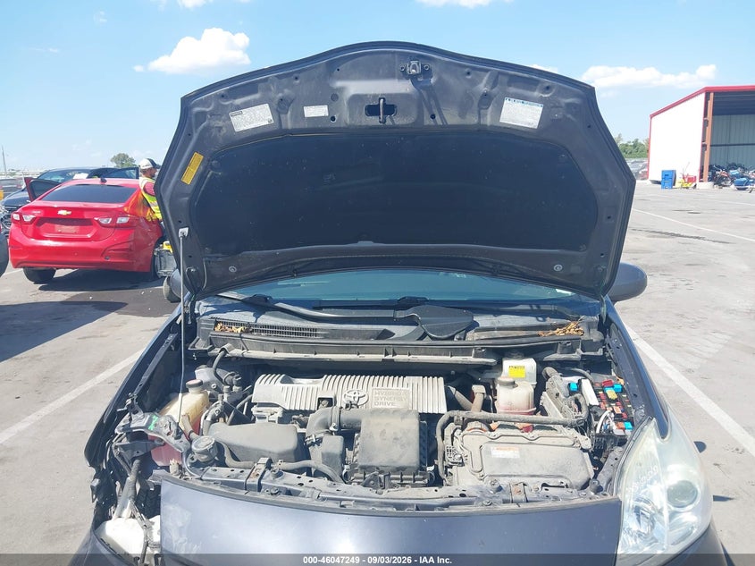 TOYOTA PRIUS - zdjęcie 8