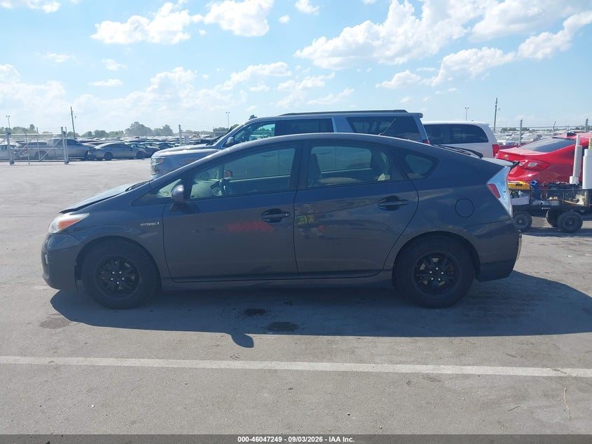 TOYOTA PRIUS - zdjęcie 13